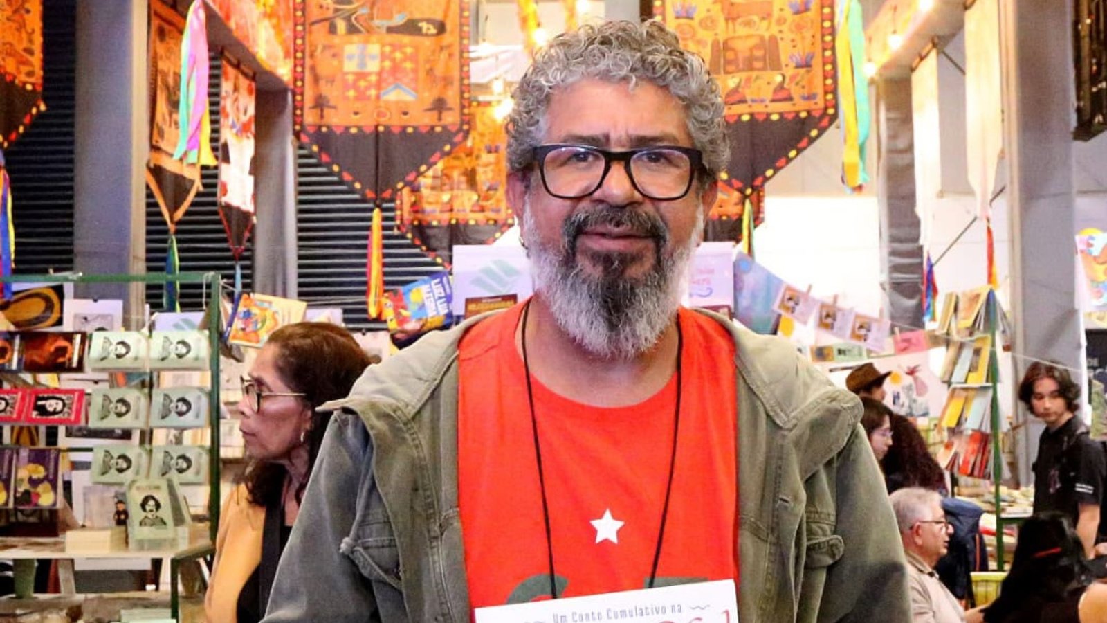 Poeta baiano reúne música e literatura durante a 28ª Bienal de São Paulo