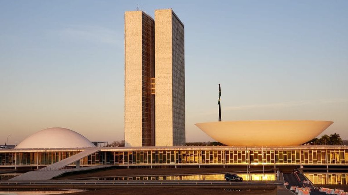 Vapes na mira: Projeto quer proibir fabricação, venda e propaganda no Brasil